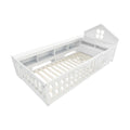 **Lit enfant blanc avec rangement intégré et design maison**